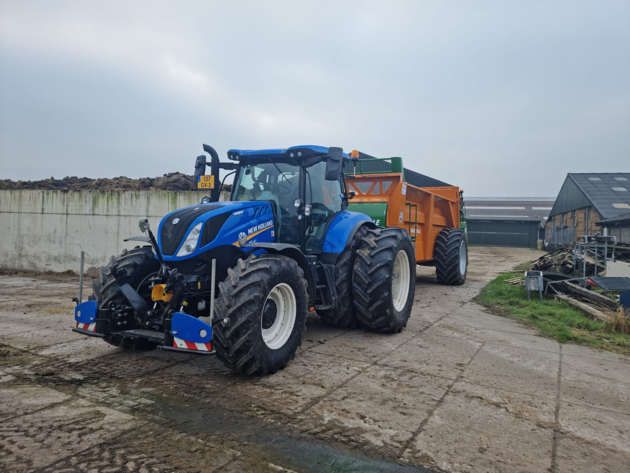 Boeren van Weert voorzien tractoren van extra veiligheidsmaatregelen