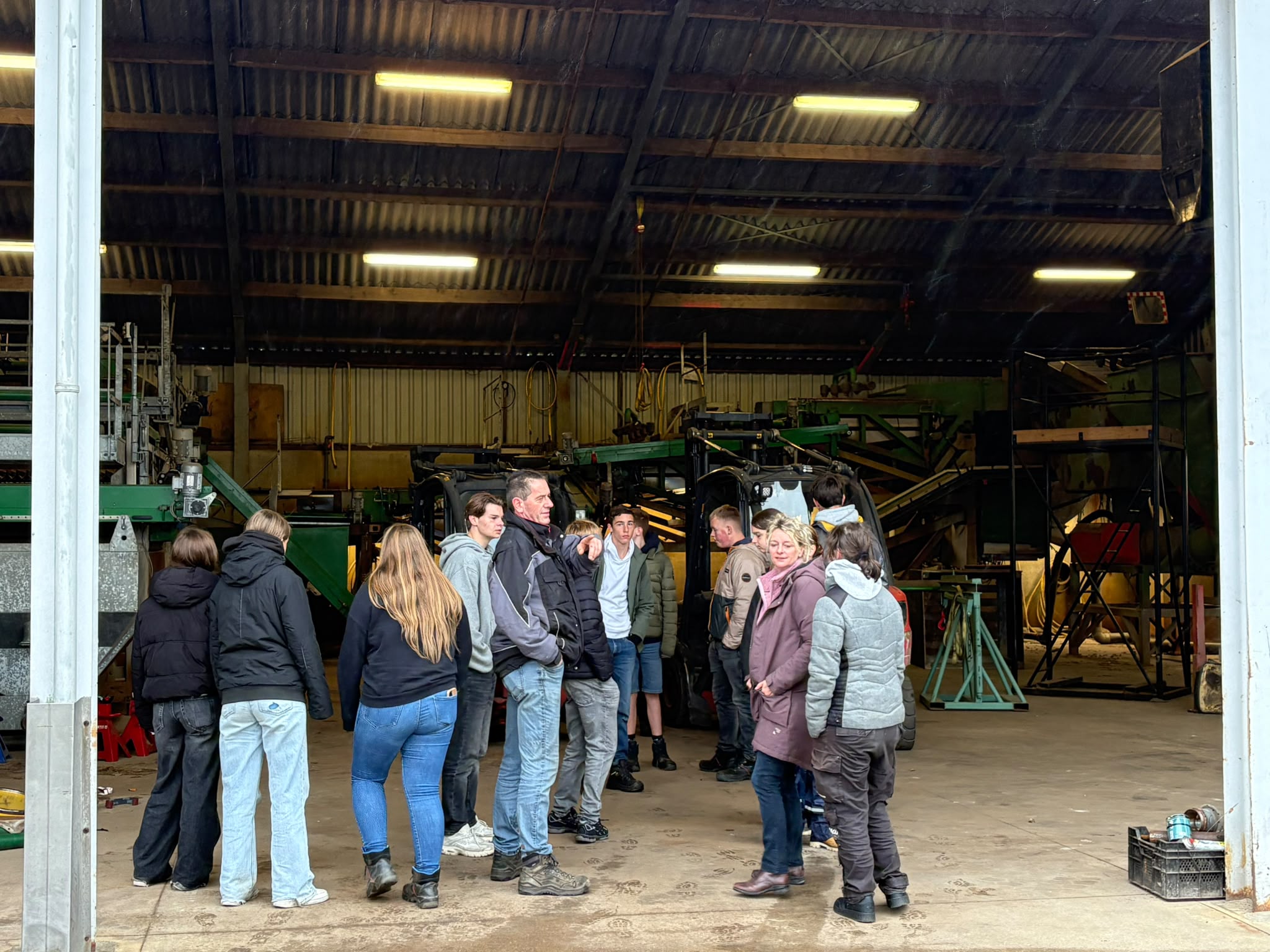 Leerlingen Biotechnicum ontdekken het boerenleven in Weert: van leliebollen tot melkgeiten